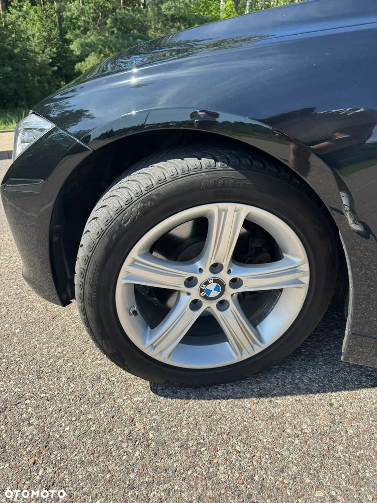 BMW Seria 3 328i - 25