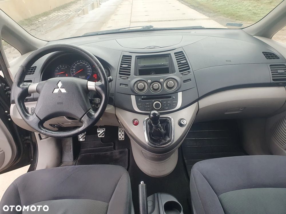 Mitsubishi Grandis 2.0 DID Intense - 8