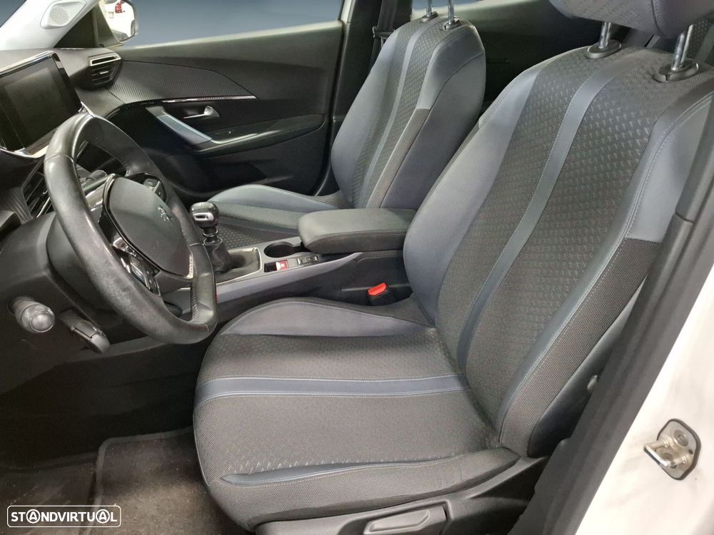 Peugeot 2008 1.2 PureTech Allure - 11