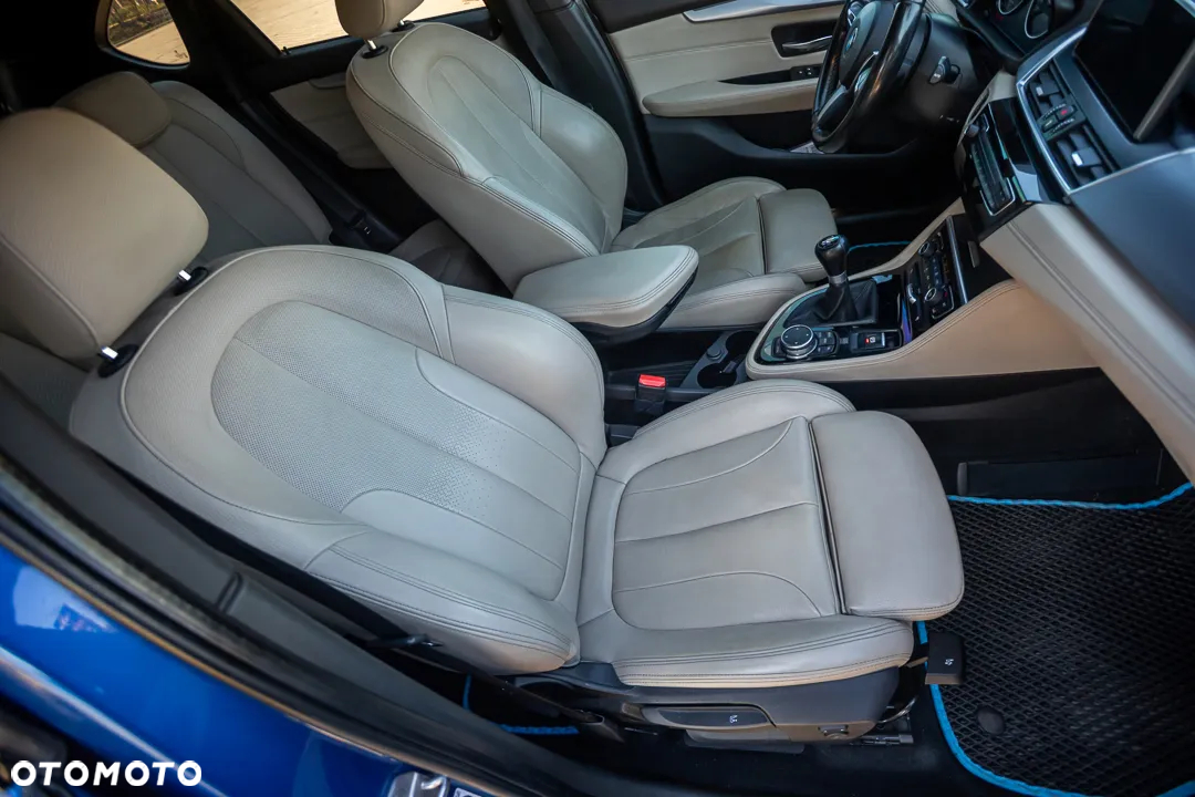 BMW Seria 2 218d - 33