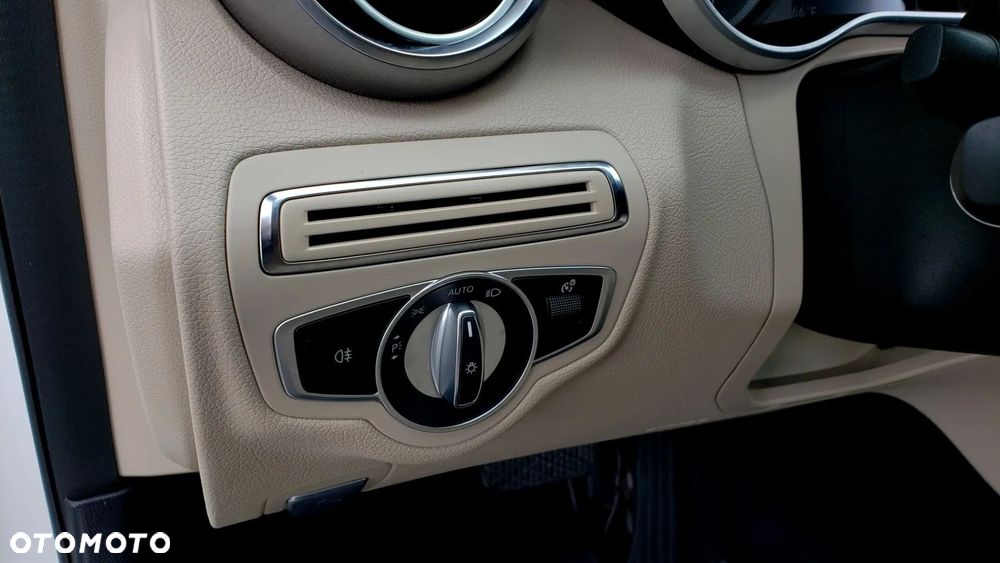 Mercedes-Benz Klasa C 300 9G-TRONIC AMG Line - 15