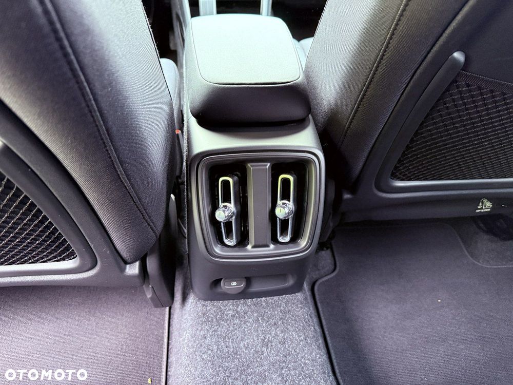 Volvo XC 40 - 18
