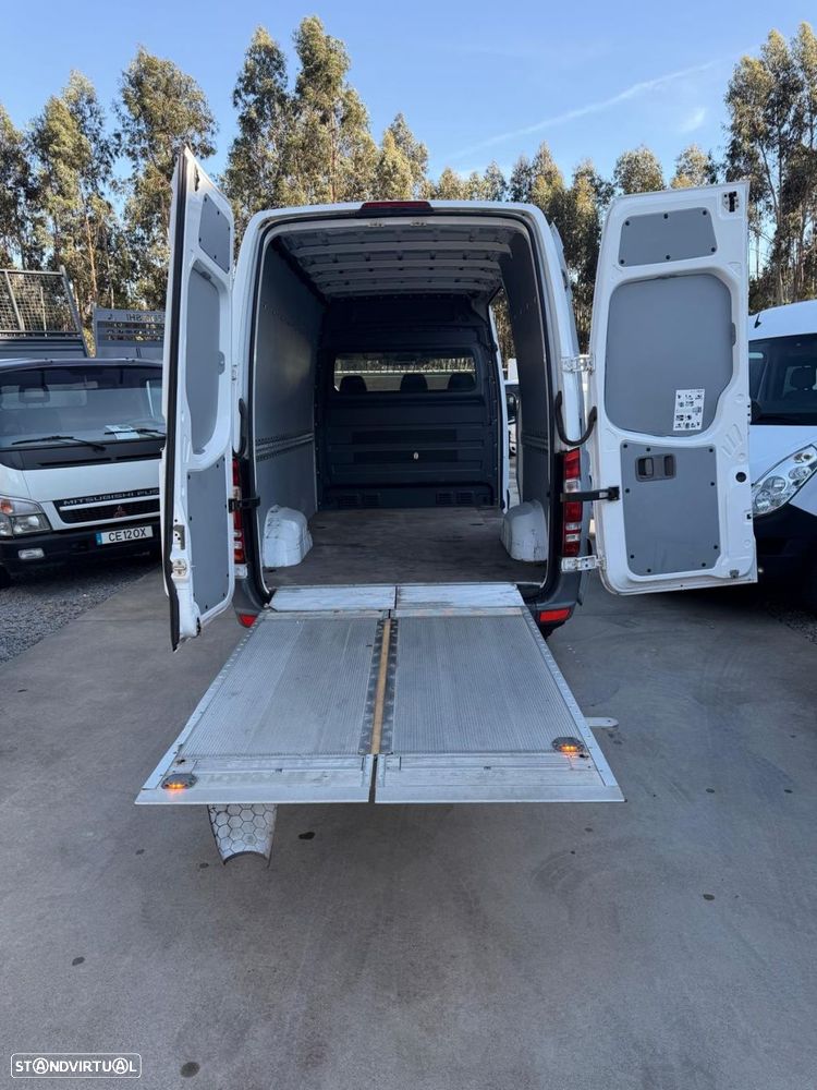 Mercedes-Benz Sprinter 313 c/ Plataforma - 11