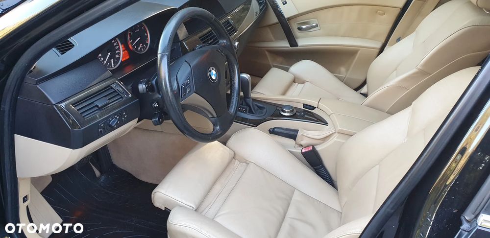 BMW Seria 5 550i Touring Sport-Aut - 14
