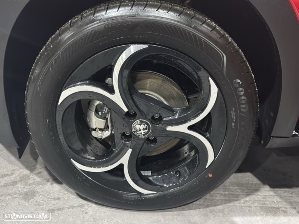 Alfa Romeo Junior 1.2 Speciale eDCT6 - 11