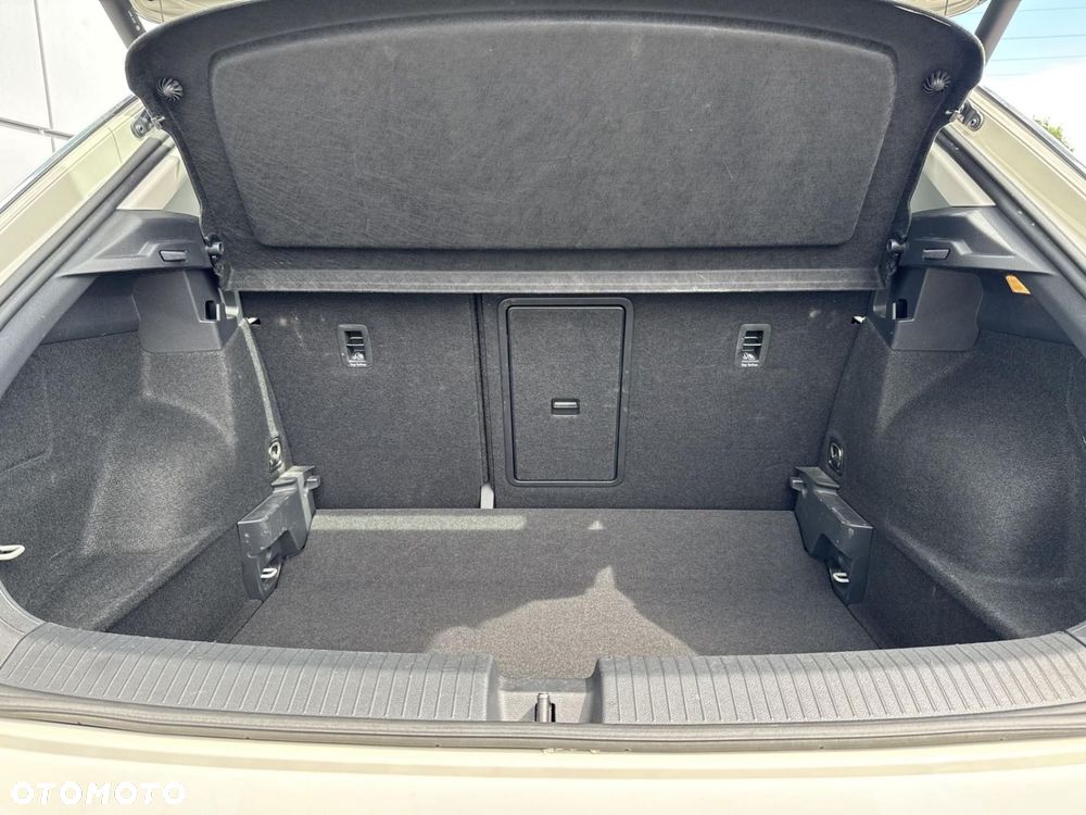 Volkswagen T-Roc - 18