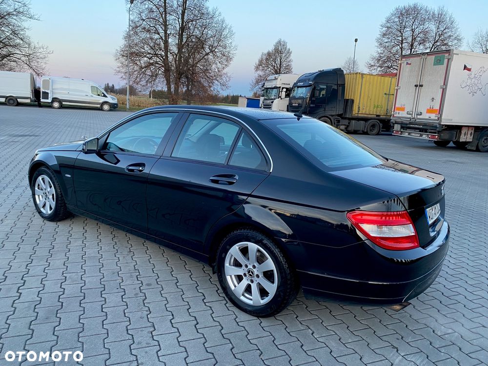 Mercedes-Benz Klasa C 180 BlueEFFICIENCY 7G-TRONIC Elegance - 3