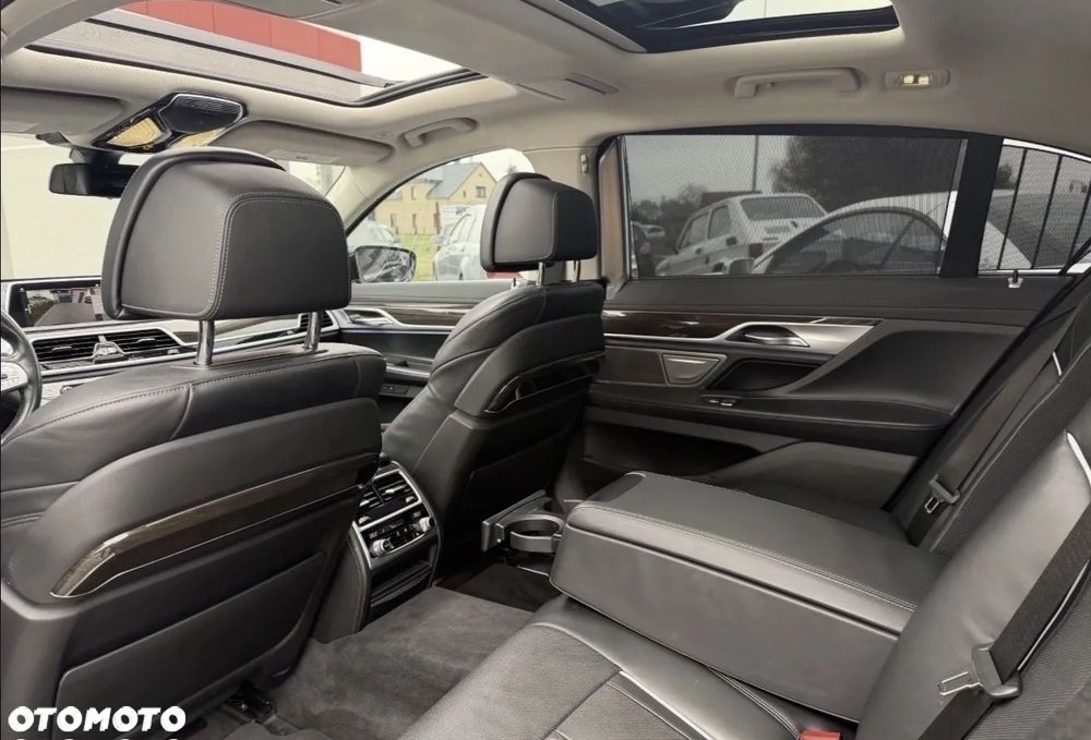 BMW Seria 7 740Li - 24