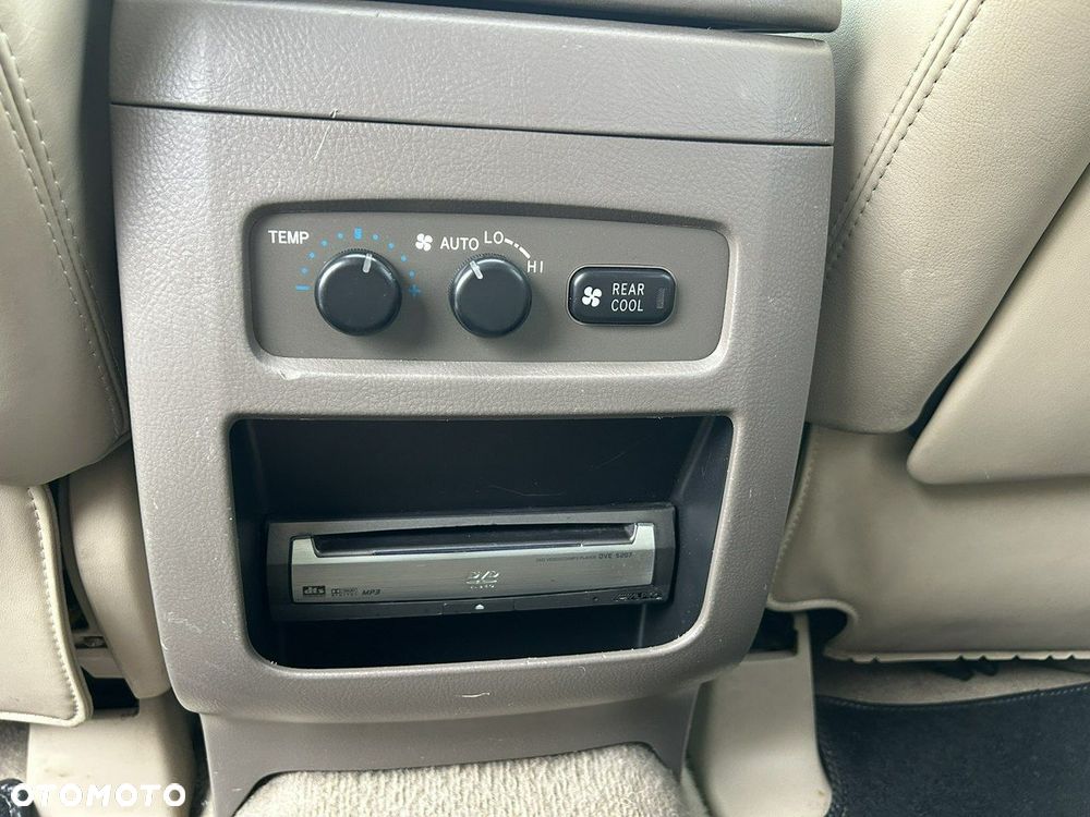 Toyota Land Cruiser - 17