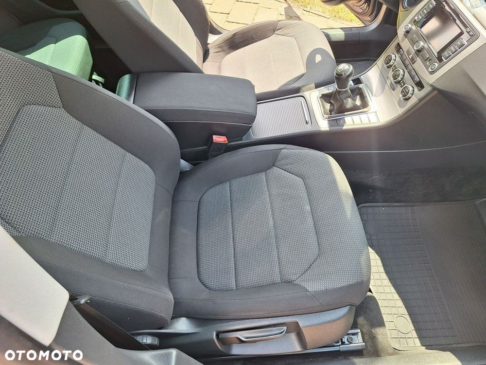 Volkswagen Passat - 19
