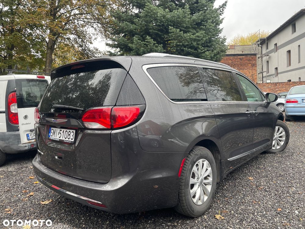 Chrysler Pacifica - 6