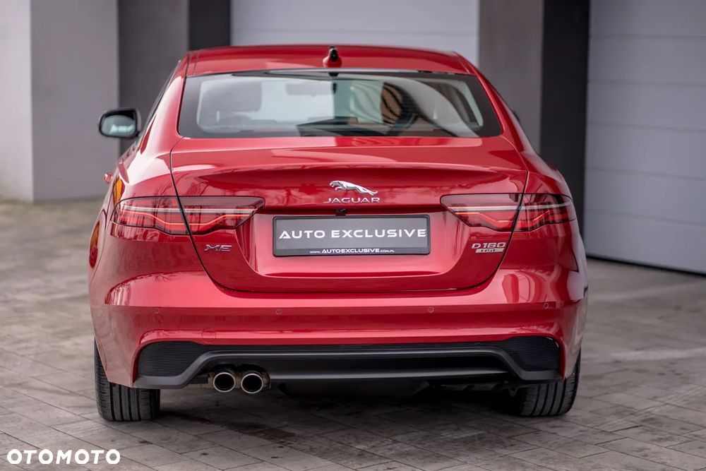 Jaguar XE 2.0 D180 HSE - 32
