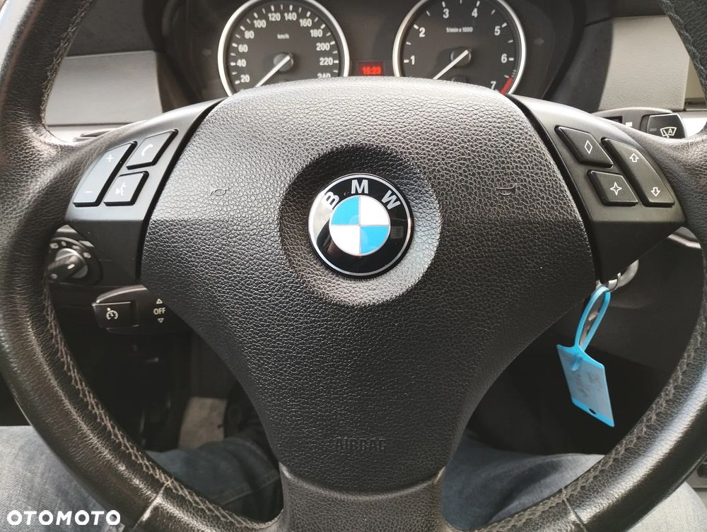BMW Seria 5 523i Touring - 12