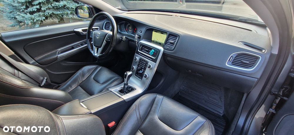 Volvo V60 Cross Country - 11