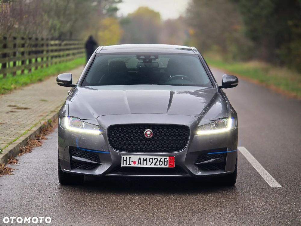Jaguar XF 2.0 i4D AWD R-Sport - 11