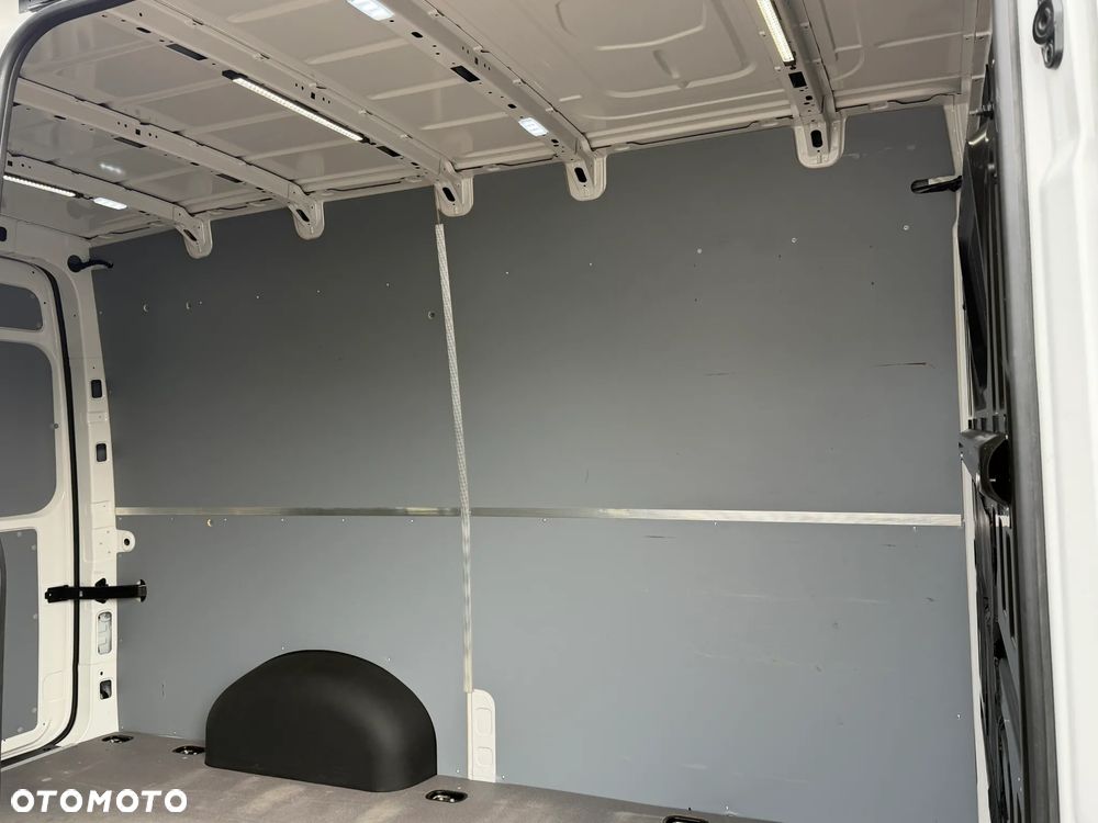 Volkswagen Crafter L2H2 - 11