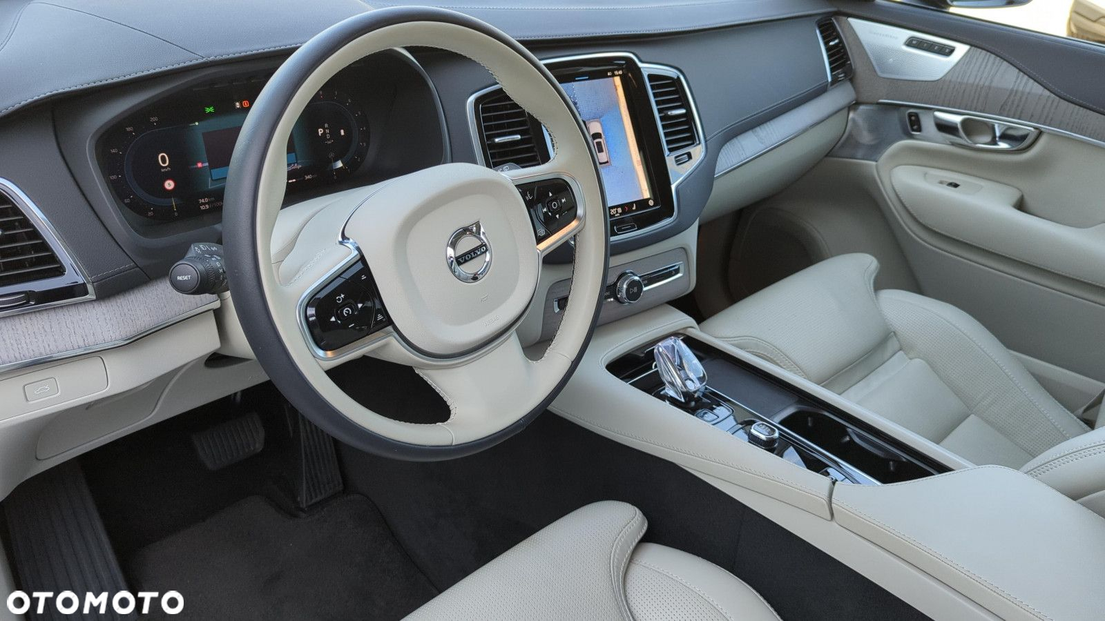 Volvo XC 90 - 9