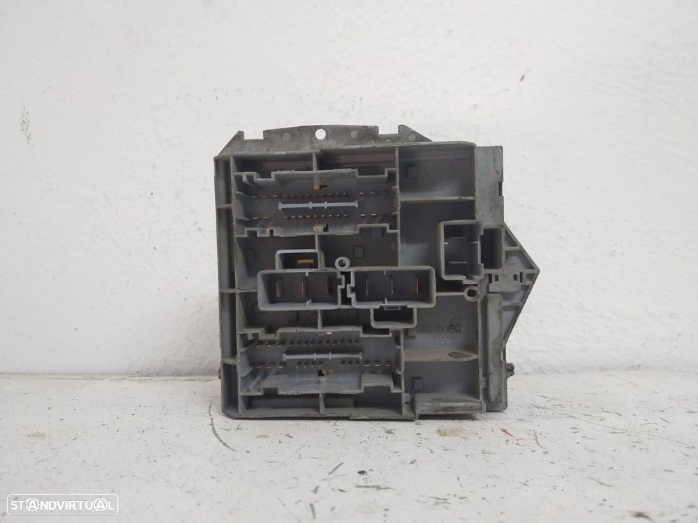 CAIXA RELÉS / FUSÍVEIS FIAT STILO 2002 -46796538 - 1