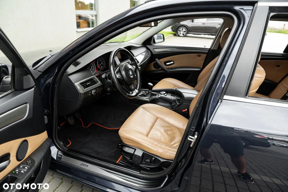 BMW Seria 5 525xi Edition Exclusive - 15