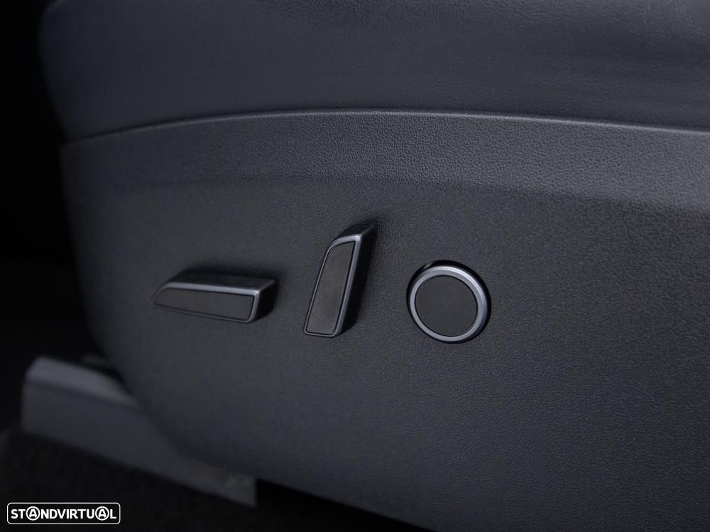 Tesla Model Y Performance Dual Motor AWD - 18
