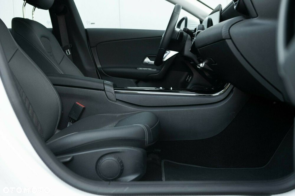 Mercedes-Benz CLA 200 mHEV 7G-DCT - 23