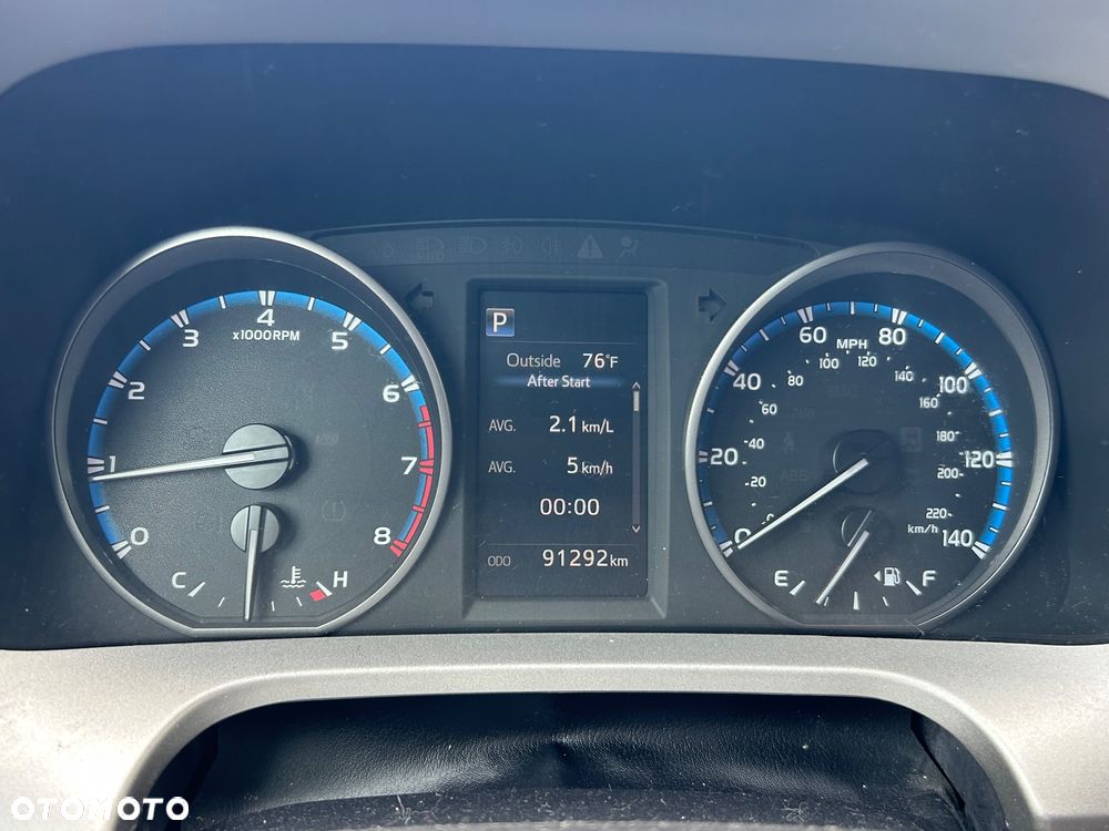 Toyota RAV4 2.5 XLE - 6