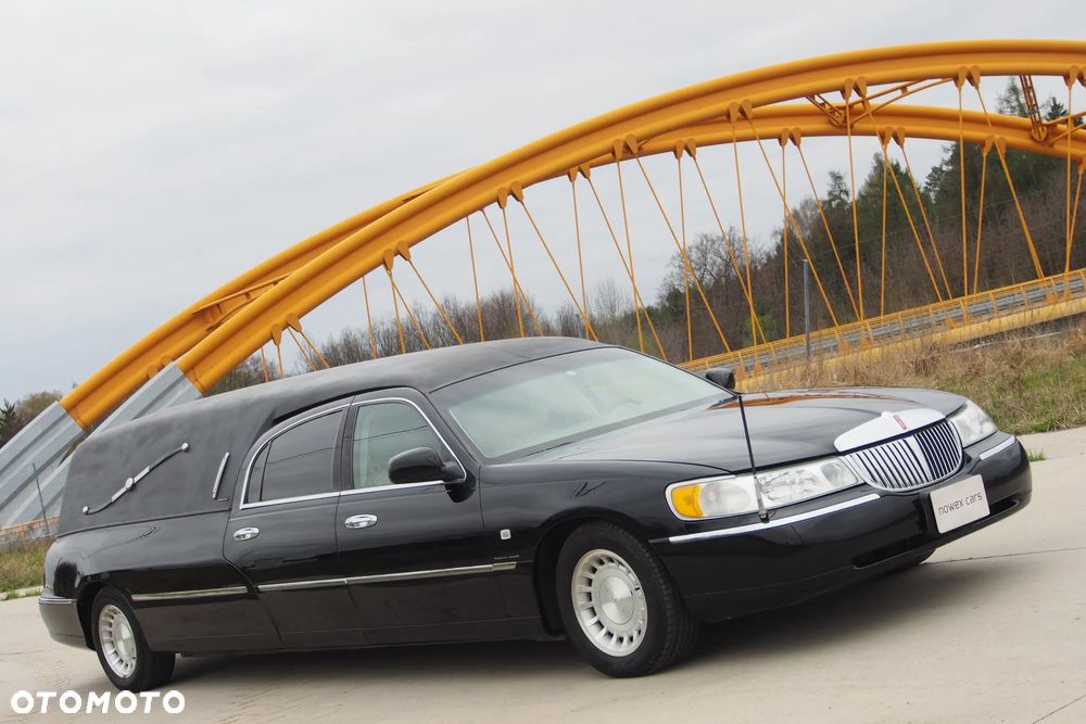Lincoln Town Car - 11
