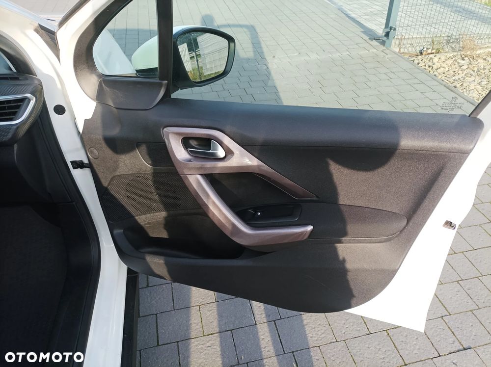 Peugeot 2008 PureTech 82 Urban Move - 25