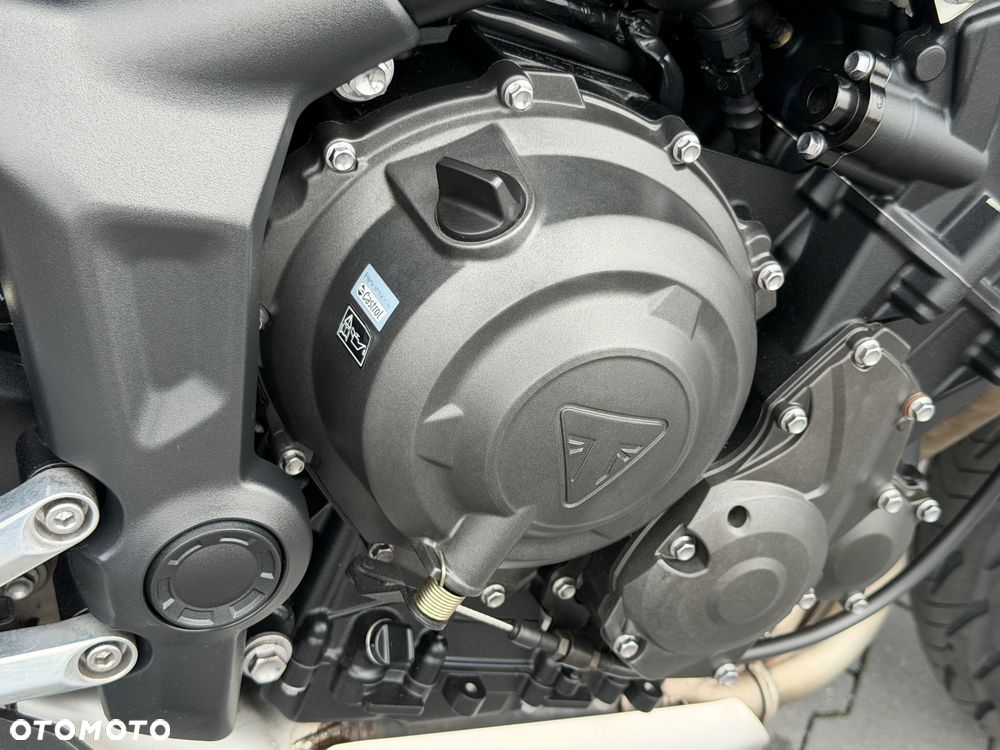 Triumph Trident - 16