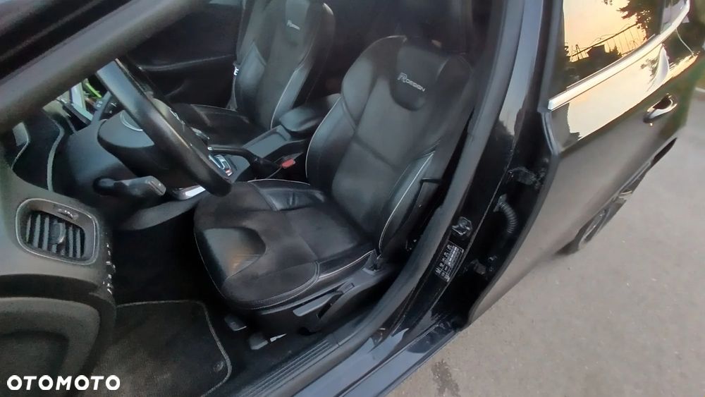 Volvo V40 D2 R-Design - 30