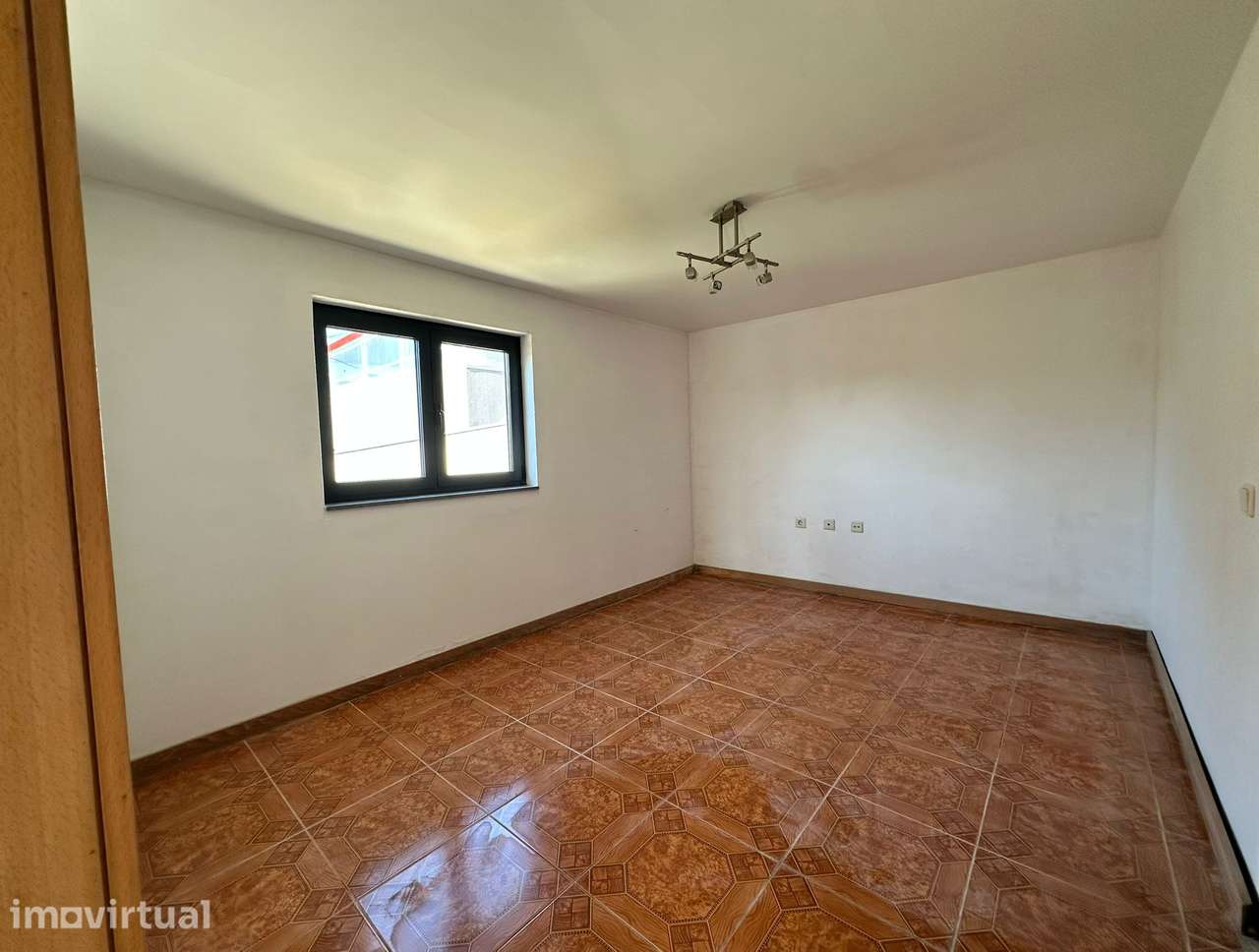 Moradia T2 | Para Remodelar | Garagem | Lomba | Rio Douro - Grande imagem: 3/29
