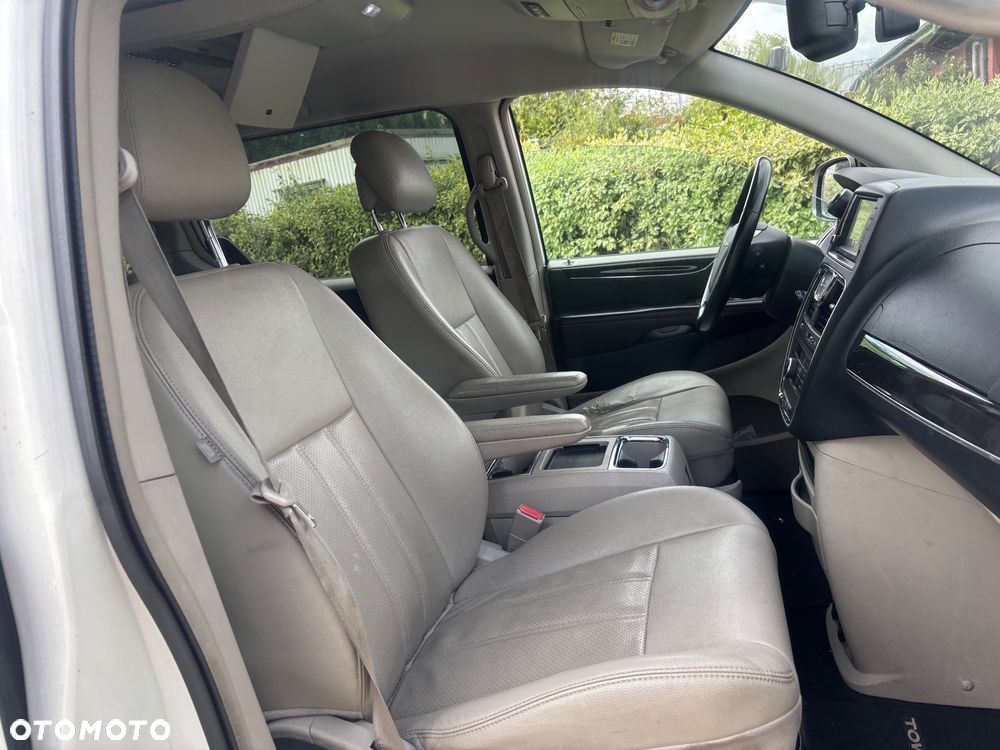 Chrysler Town & Country 3.6 Limited - 18
