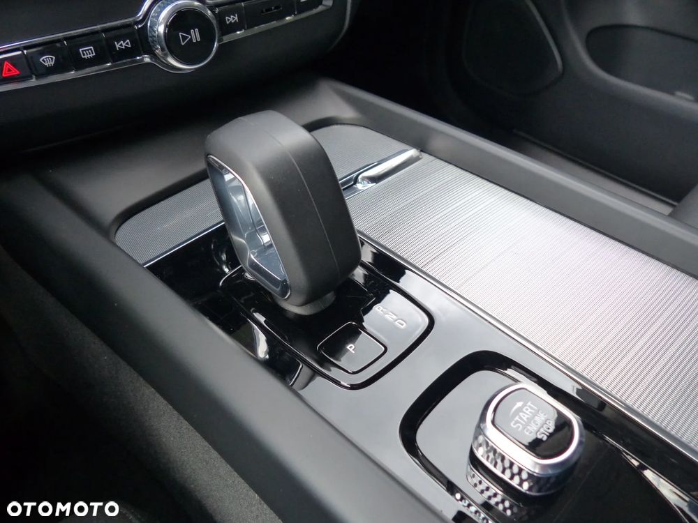 Volvo XC 60 B5 B AWD Ultra Dark - 25