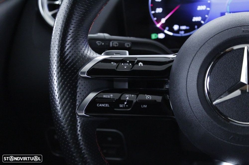 Mercedes-Benz GLA 180 d AMG Line - 24