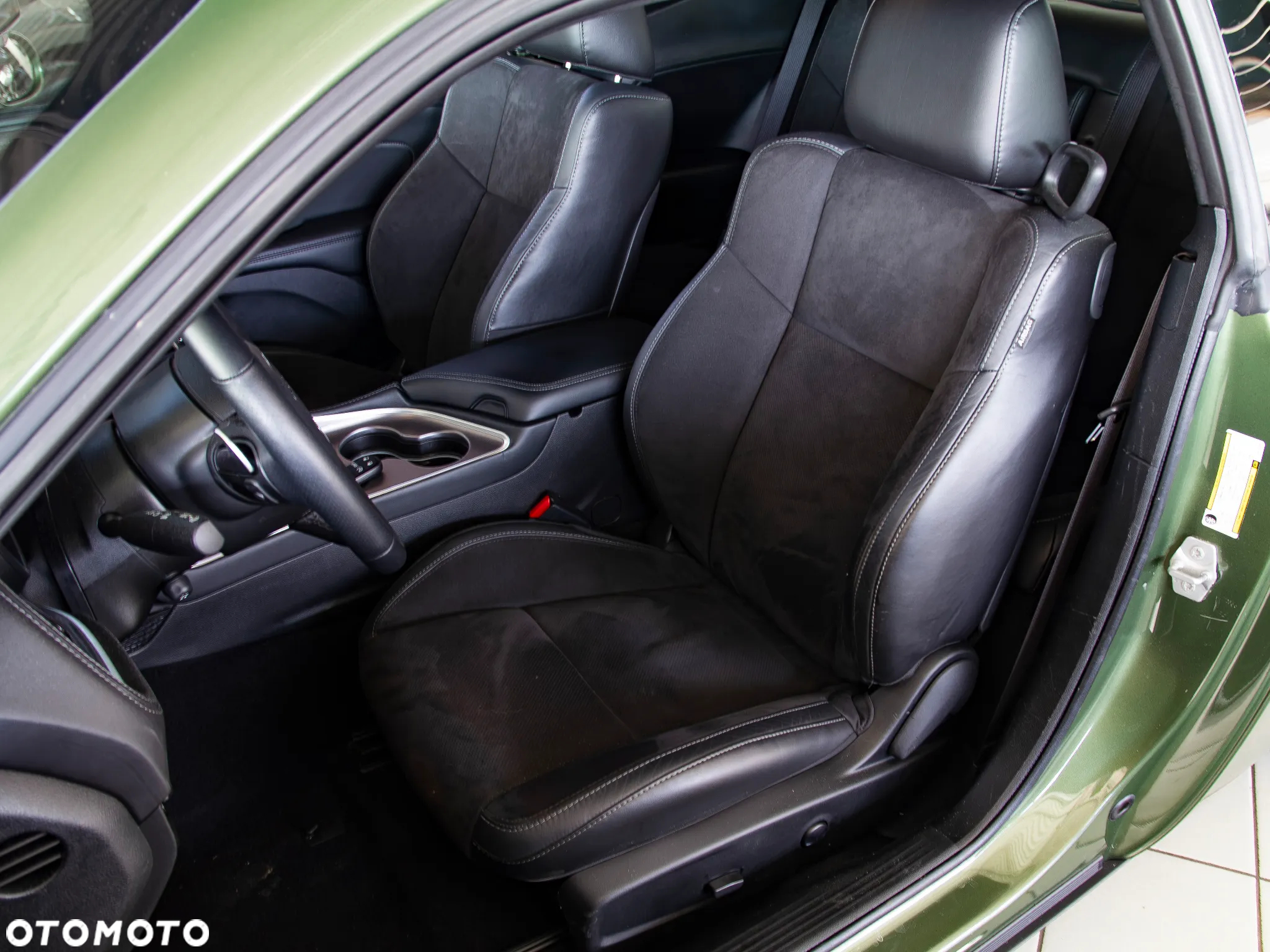 Dodge Challenger - 11