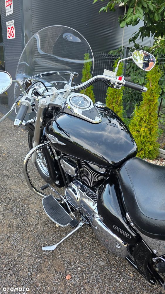 Suzuki Intruder - 13