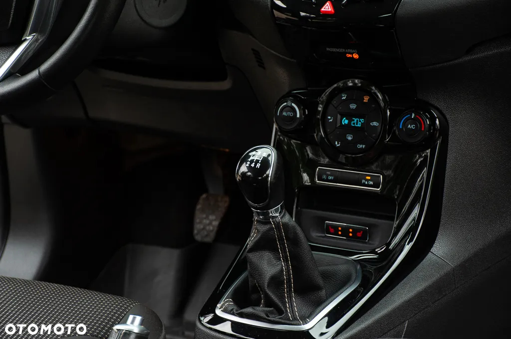 Ford Fiesta 1.0 EcoBoost Titanium - 12