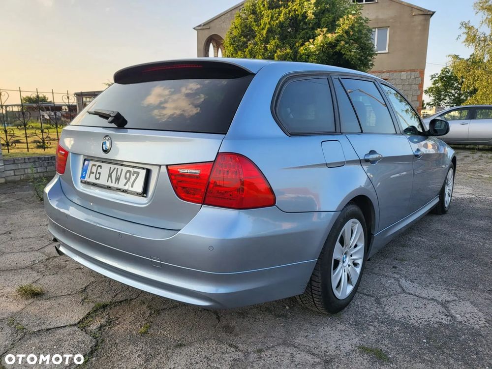 BMW Seria 3 318d - 28