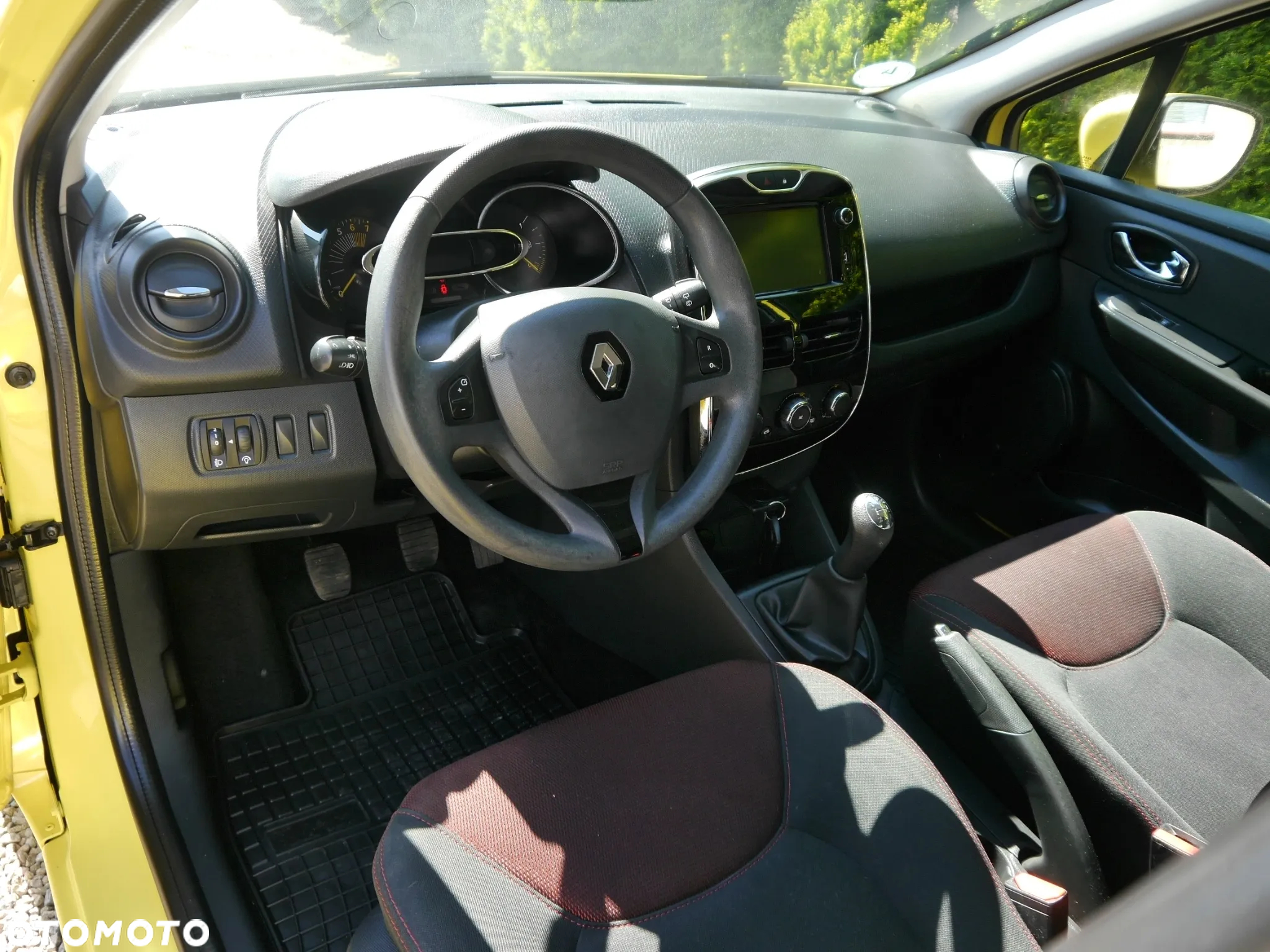 Renault Clio 1.2 16V 75 LIMITED - 13