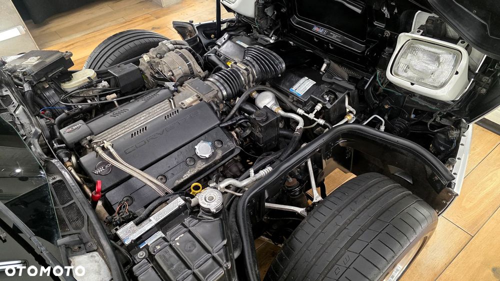 Chevrolet Corvette - 22