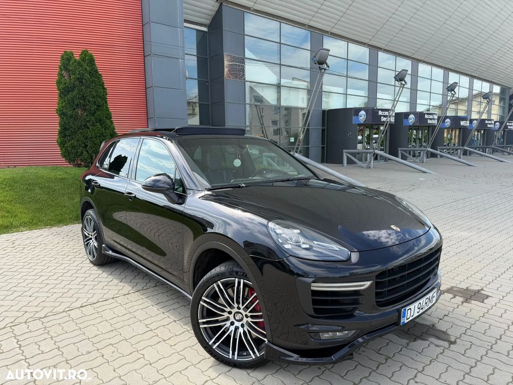 Porsche Cayenne 4.8 L Turbo - 22