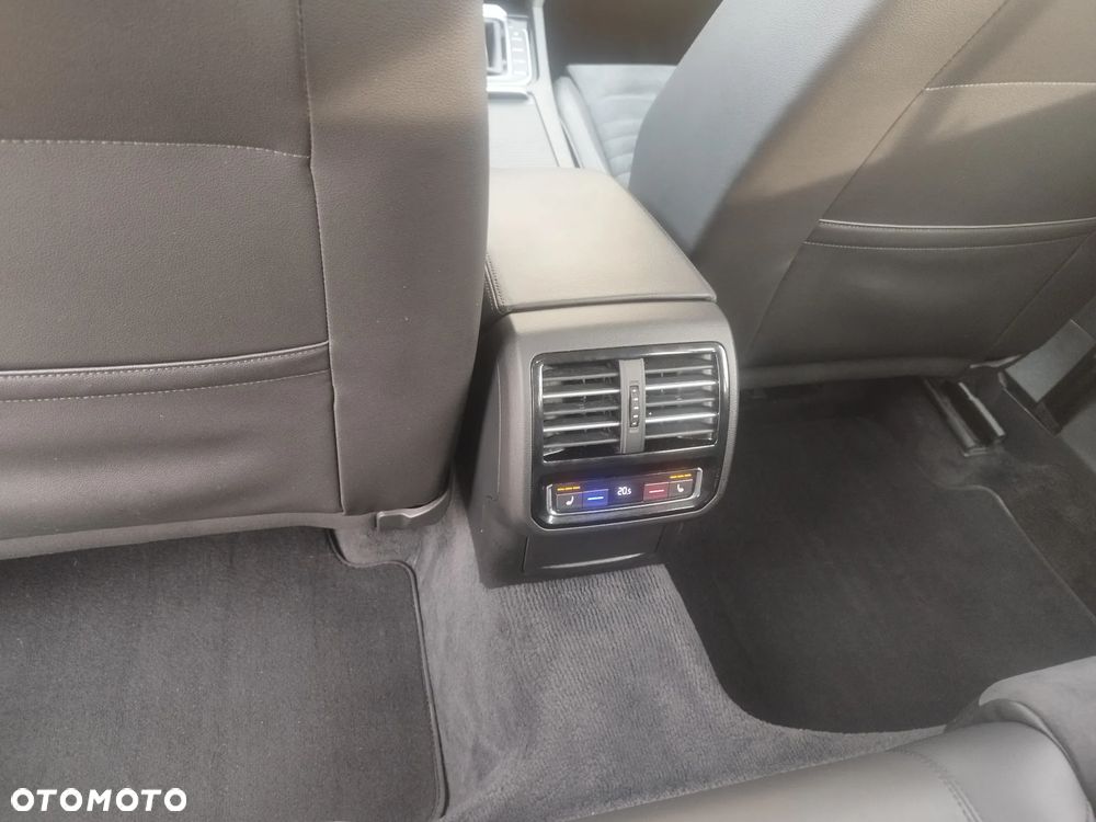 Volkswagen Passat Variant 2.0 TDI BMT Highline DSG - 34