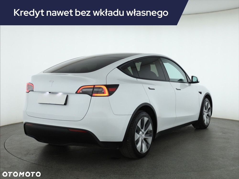 Tesla Model Y - 7