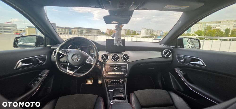 Mercedes-Benz GLA 200 7G-DCT - 7