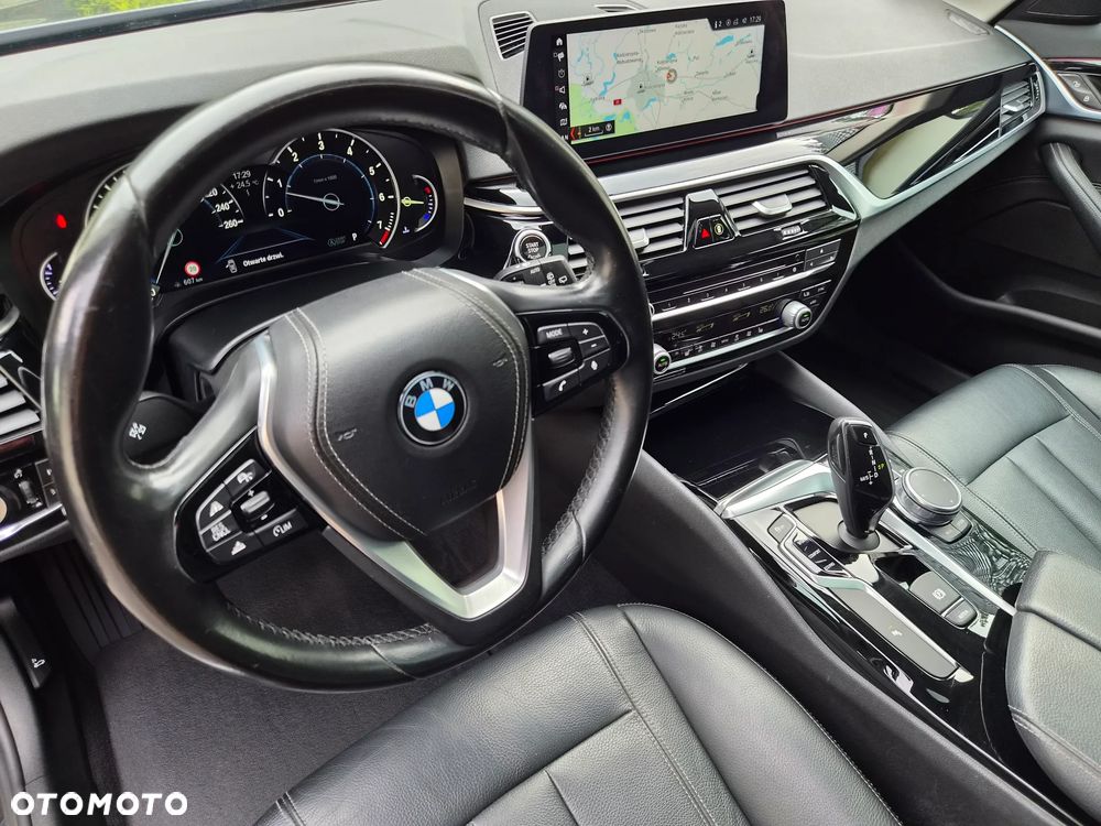 BMW Seria 5 530i Luxury Line - 11