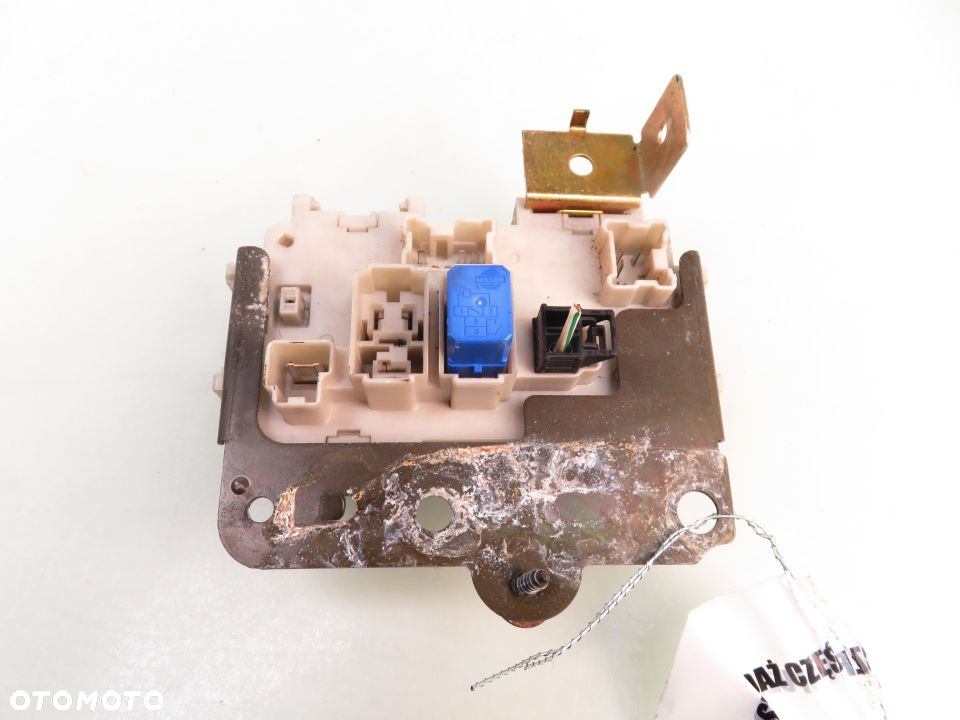 SKRZYNKA BEZPIECZNIKÓW NISSAN PATHFINDER III - 4