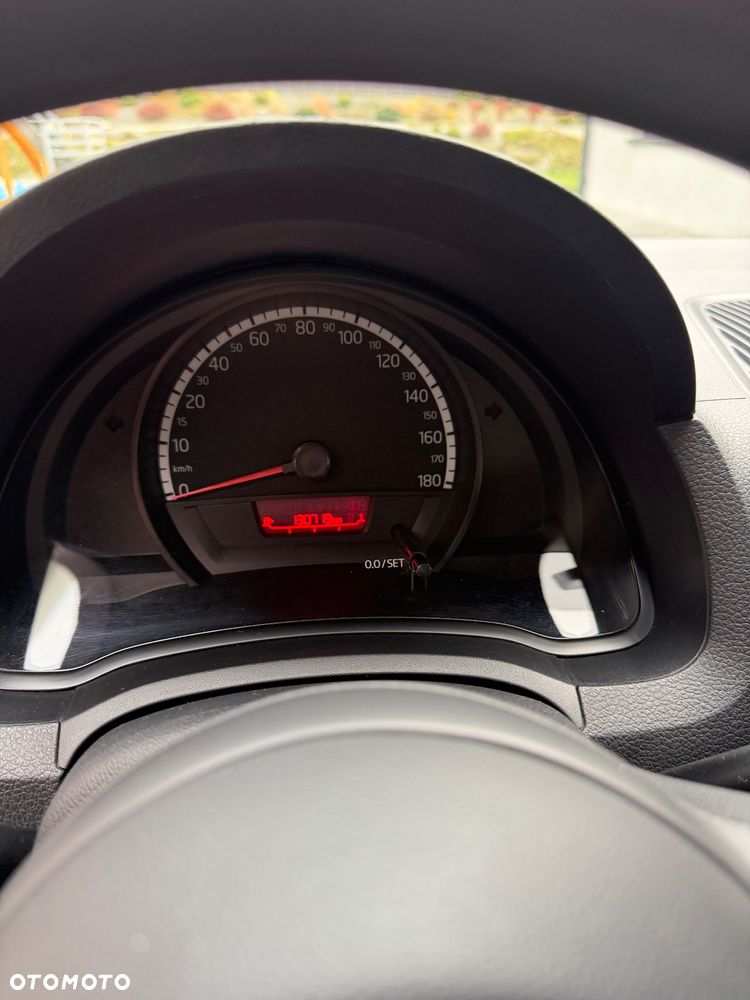 Volkswagen up! high - 8