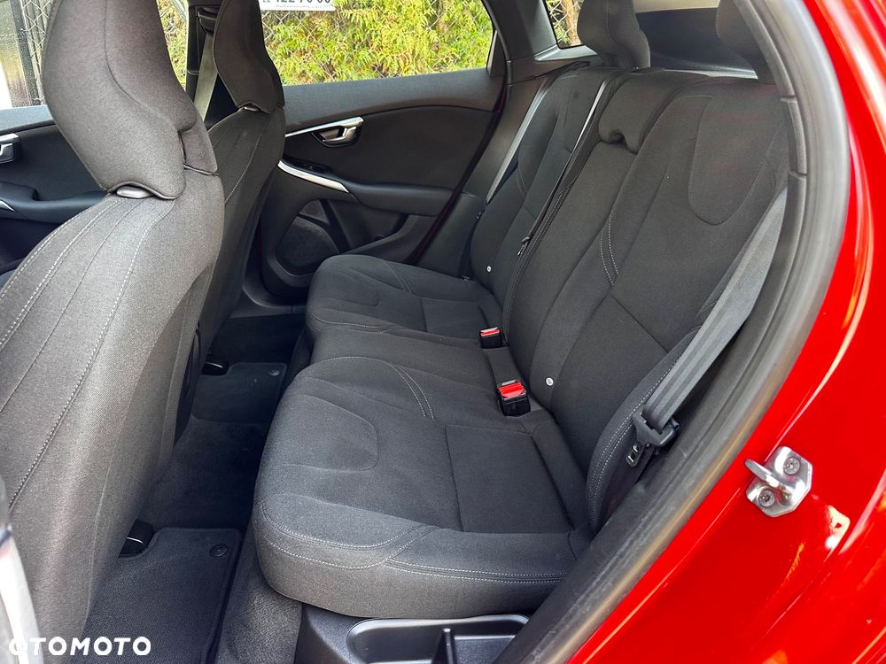 Volvo V40 D2 Momentum - 20