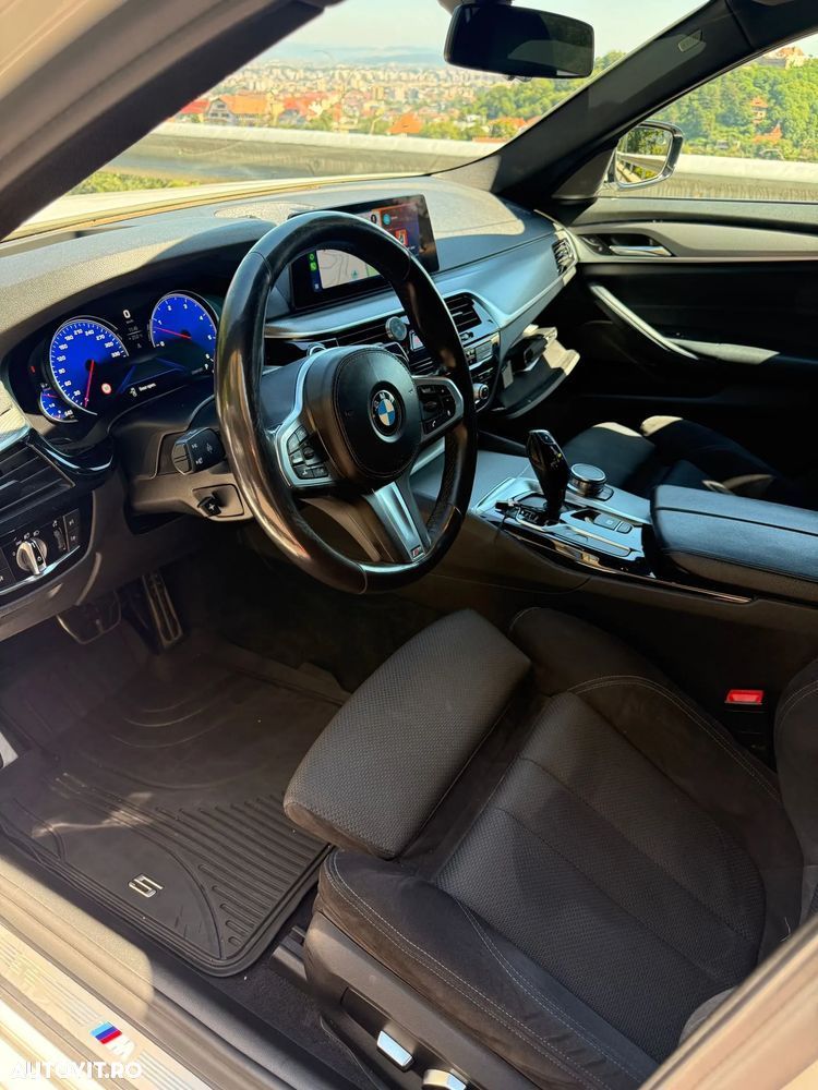 BMW Seria 5 530d xDrive AT - 32