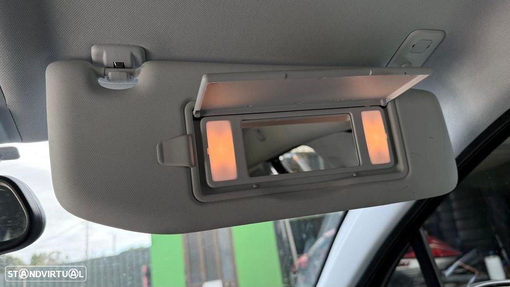 Peugeot 2008 1.2 PureTech Allure EAT6 - 28